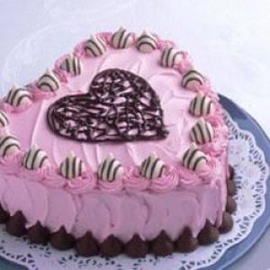 Hershey's® Hugs and Kisses Valentine Cake_image