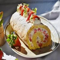 Fresh Strawberry Cake Roll_image