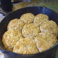 Awesome Cast Iron Buttermilk Biscuits_image