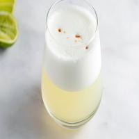 Classic Peruvian Pisco Sour Cocktail_image