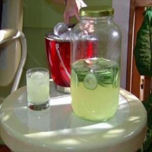Cucumber Lemonade Gin Punch image