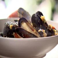 Mussels and Basil Bread Crumbs image