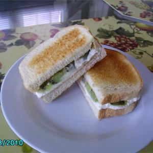 Creamy Kiwi Sandwich_image
