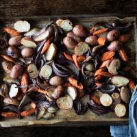 Roasted Potatoes, Onions, and Carrots_image