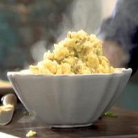 Horseradish and Sour Cream Mashed Potatoes_image