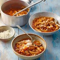 Chunky Bolognese soup with penne image