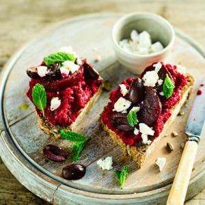 Beetroot hummus toasts with olives & mint_image