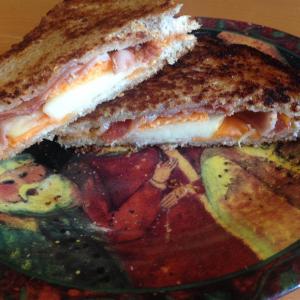 Apple and Bacon Grilled Cheese_image