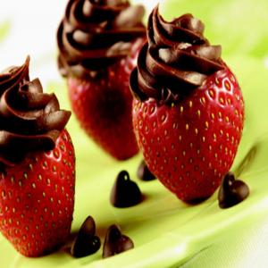 Inside-Out Chocolate Strawberries_image