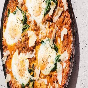 Sloppy Joe Shirred Eggs With Spinach_image