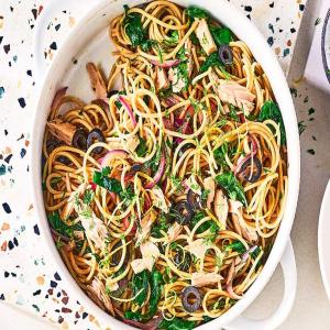 Tuna, olive & spinach spaghetti image