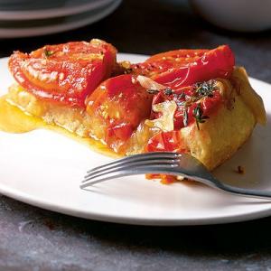 Tomato & caramelised onion tart tatin_image