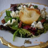 Roasted Pear-Honey Salad With Baby Greens_image