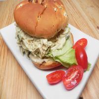 Slow Cooker Shredded Jalapeno Chicken Sandwiches_image