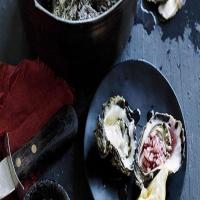 Freshly shucked oysters and mignonette_image