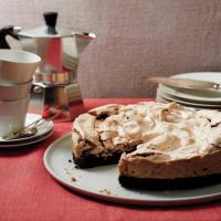 Peppermint-Meringue Brownie Cake_image