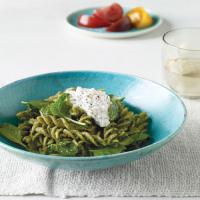 Whole-Wheat Pasta with Pumpkin-Seed and Spinach Pesto_image