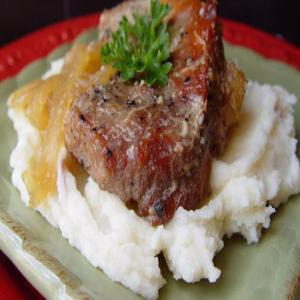 Pork Chops with Glazed Apples and Onions_image
