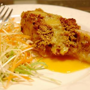 Macadamia-Crusted Sea Bass with Mango Cream Sauce_image