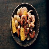 Shrimp Boil With Spicy Horseradish Sauce_image