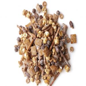 Praline-Chocolate Snack Mix_image