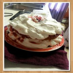 Luscious 2-layer strawberry filled cake_image