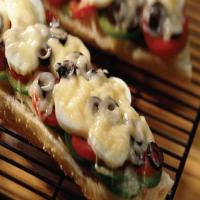 Niçoise French Bread Pizza image