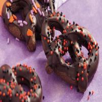 Chocolate Halloween Pretzels_image