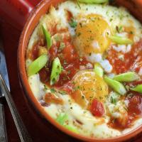 Baked Eggs With Salsa_image