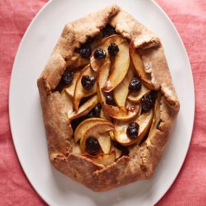 Rustic Apple Pie with Dried Cherries_image