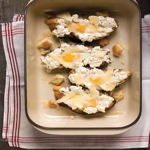 Egg-in-the-Hole Toasts with Ricotta_image