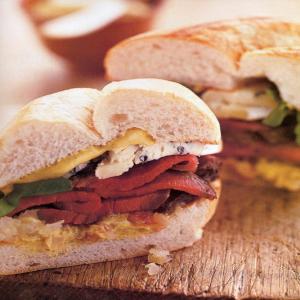 Steak Sandwiches with Blue Cheese and Roasted Shallots_image