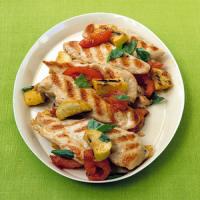 Grilled Chicken Cutlets with Squash and Tomatoes_image