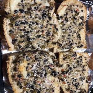 Olive Cheese Bread_image