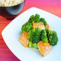 5-Ingredient Salmon and Broccoli Stir-Fry_image