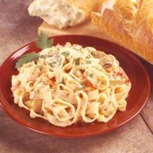 Pasta With Chicken and Roasted Pepper Cream Sauce_image
