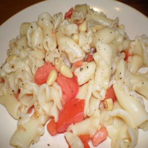 Pasta With Fresh Tomatoes and Pine Nuts_image