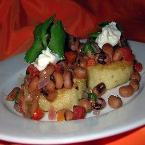 Polenta Rounds With Black-Eyed Pea Topping_image