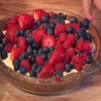 Pudding and Berry Tart with Graham Cracker Crust_image