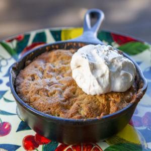White Chocolate Skillet Cookie with Bananas and Pretzels_image