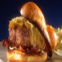 The Alabama Smokehouse Pig Burger with White Barbecue Sauce_image