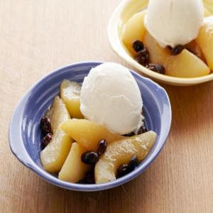 Frozen Yogurt with Poached Rum Raisin Pears_image