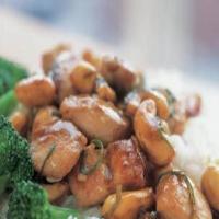 Asian Cashew Chicken with Broccoli_image