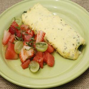 Spinach and Cheese Omelet with Farm Fruit Salad in Champagne Vinaigrette_image