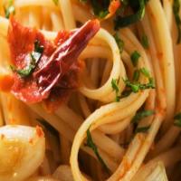 Linguine with Seafood and Sun-Dried Tomatoes_image