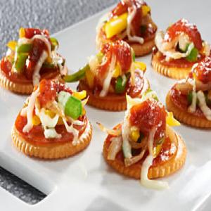 Pepperoni & Veggie 'Pizza' Crackers image