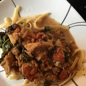 Chicken with Sun-Dried Tomato and Roasted Pepper Cream Sauce_image