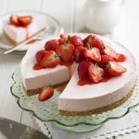 Strawberry Cheesecake with Homemade Strawberry Sauce Recipe_image