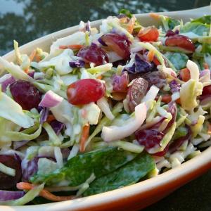 Coleslaw With Grapes and Spinach_image