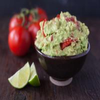 Easy and Authentic Mexican Guacamole / Avocado Dip_image
